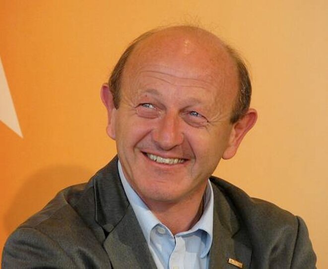 Pendant que Cap 21 prend ses distances, Bennahmias lance son club écolo